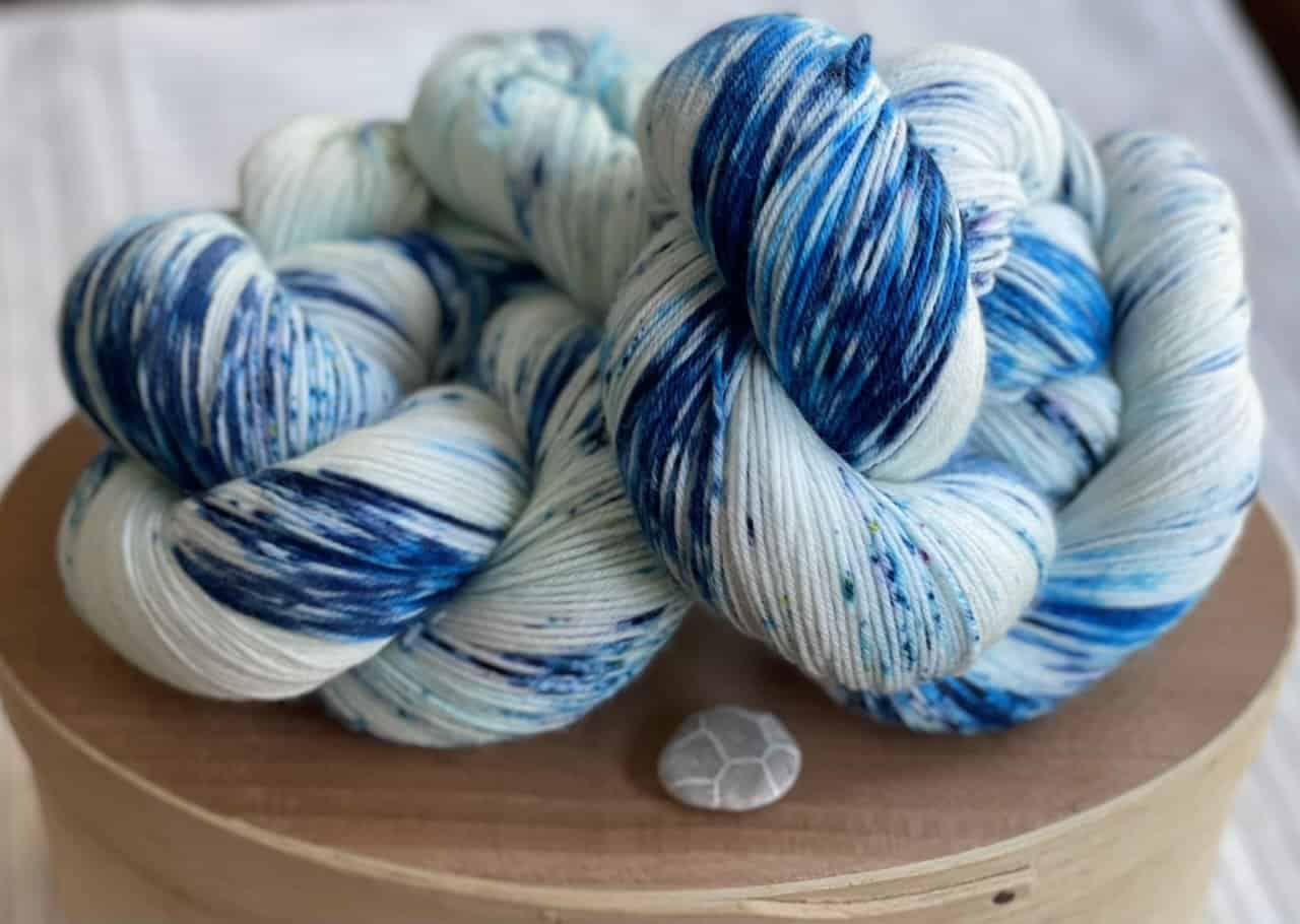 Dyeing Yarn For A Specific Pattern (Featuring Knomad Cirrus + Dip