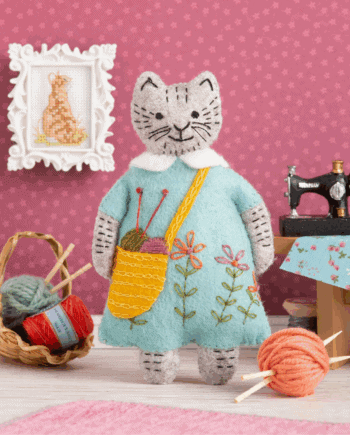 Mrs. Cat Loves Knitting Felt Craft Mini Kit
