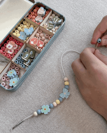 Tiny Trinkets bracelet beading kit